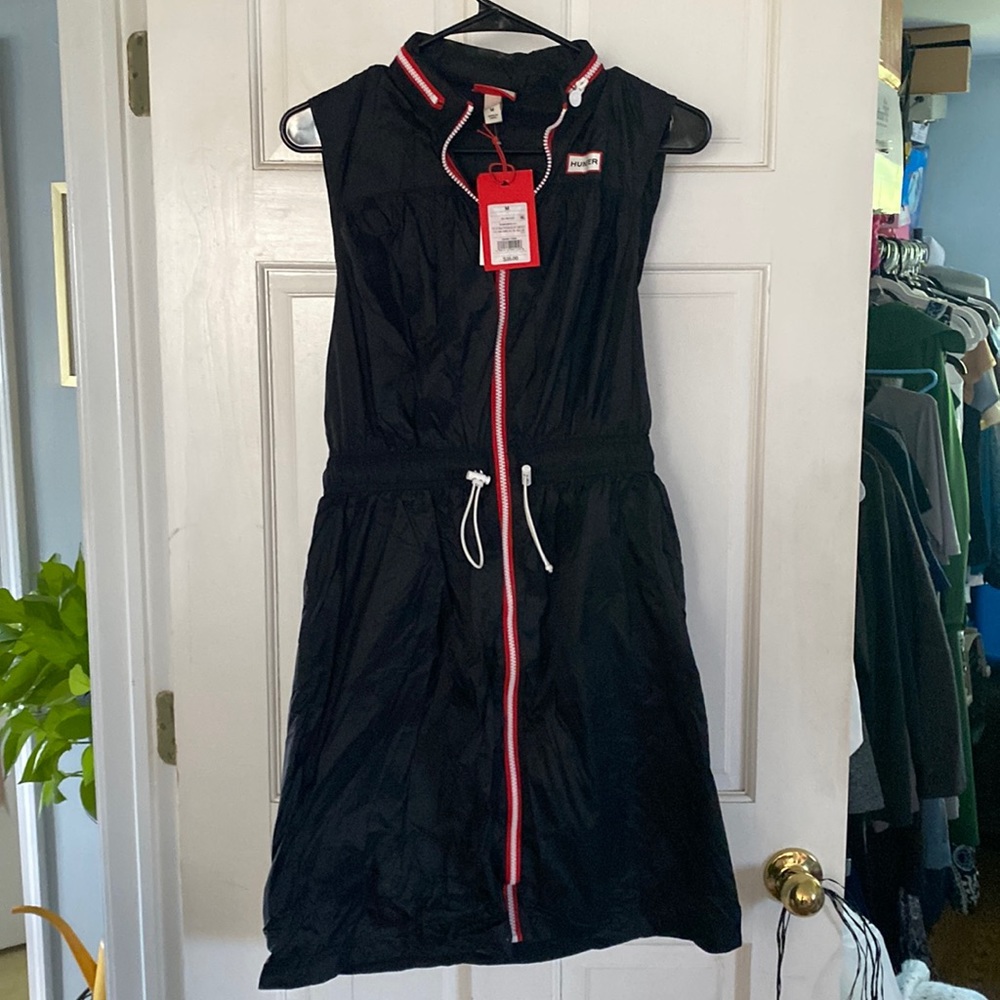 Never worn. Didn’t have the right event to wear it too.
